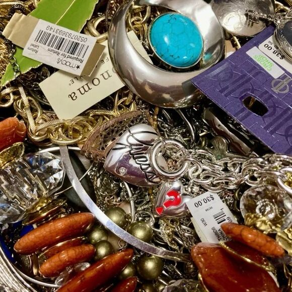 💎 2 LB UNSEARCHED Fashion Jewelry Lot~ mostly wearable + repurpose resell craft - Picture 3 of 9